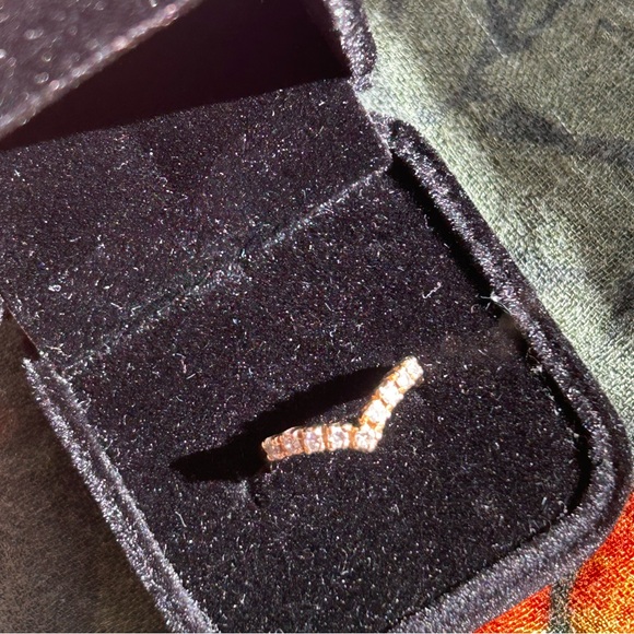 14k Gold Diamond Chevron Ring - Picture 2 of 5